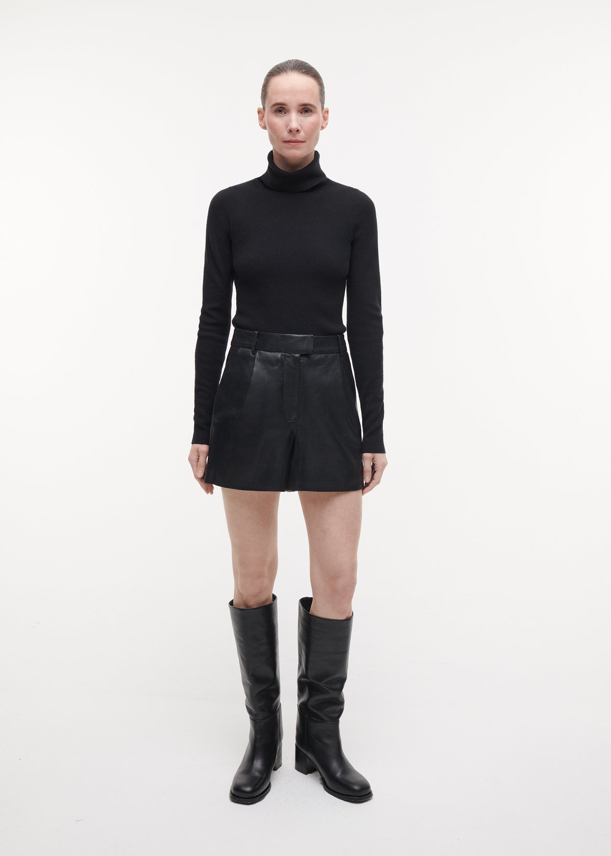 SOFIE Leather short | Black