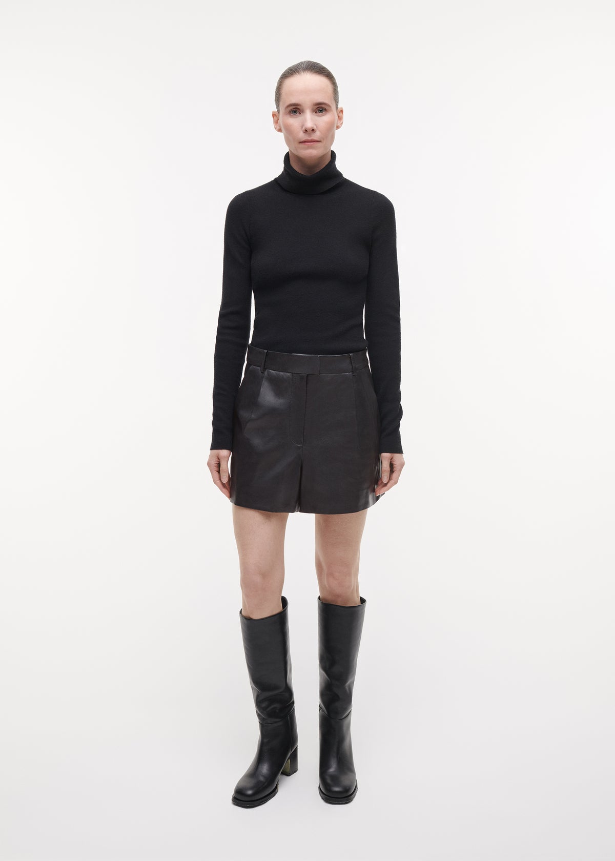 SOFIE Leather short | Espresso
