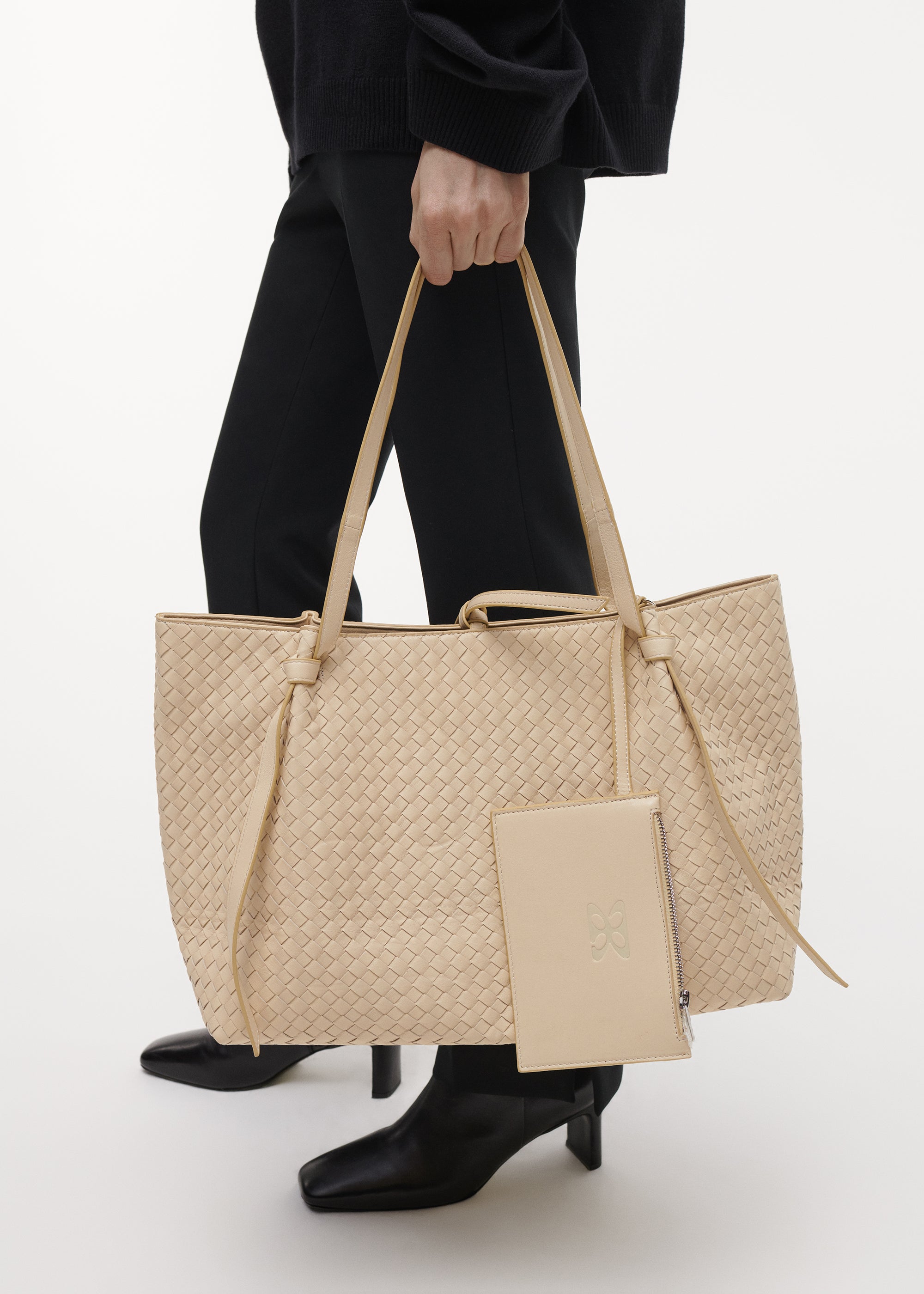 LEANDRA Leather Bag